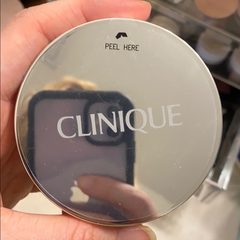 Clinique beyond perfecting pressed powder in Ivory
